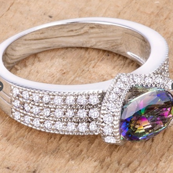 Stunning Womens White Gold Rhodium Plated Cubic Zirconia Size 7 Designer Ring - Picture 1 of 2